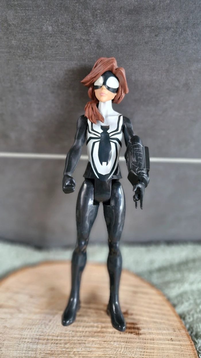Figurine spider girl titan marvel