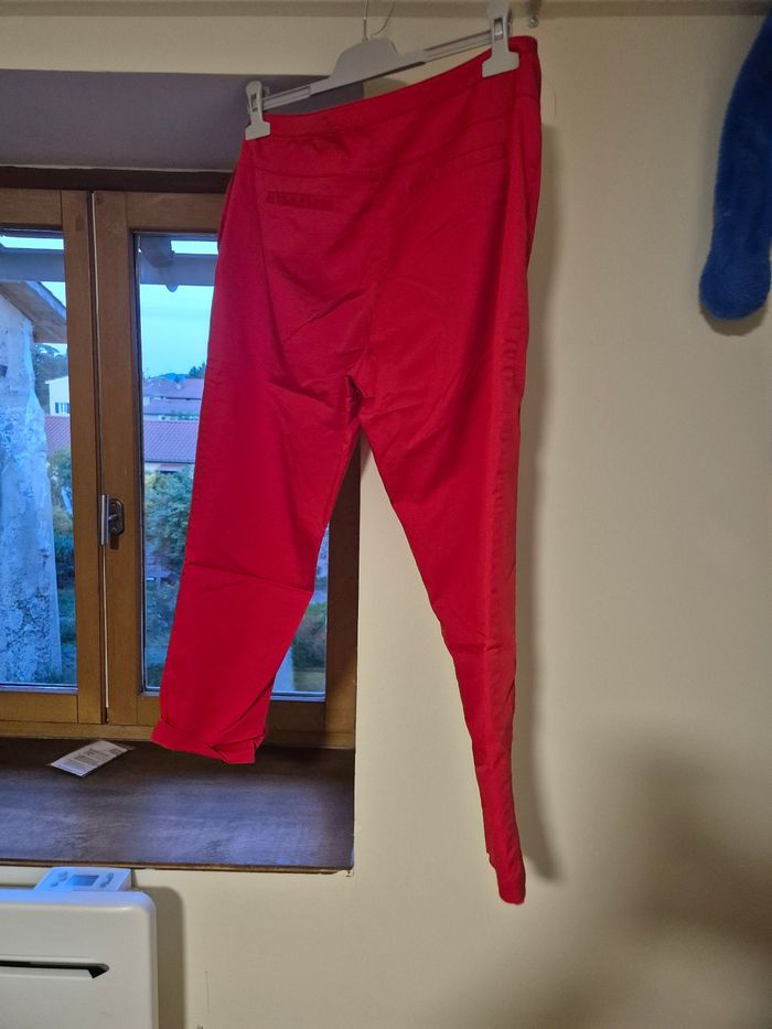 Pantalon rouge - photo numéro 3