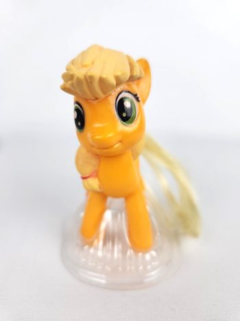 My Little Pony MLP McDonalds Poney Apple Jack + Socle Jaune Happy Meal 2015 Hasbro