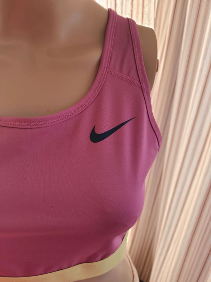 Jolie Brassière de sport Nike taille L - photo numéro 5