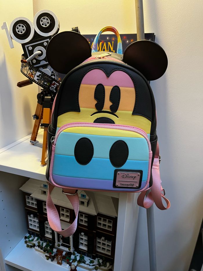 Sac à dos Disney Loungefly pastel arc-en-ciel Mickey Mouse - photo numéro 1