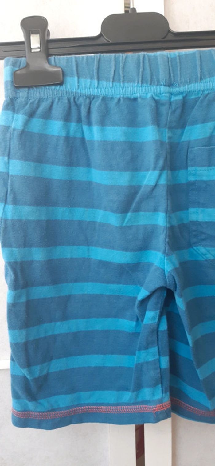 Short 4 ans 104cm - photo numéro 3