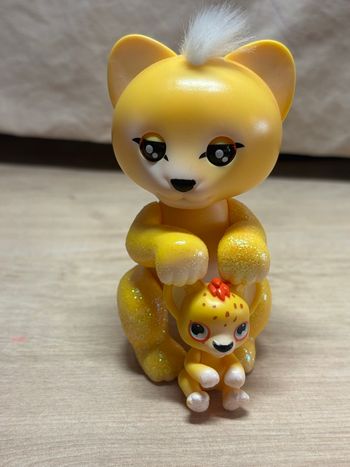 Fingerlings Sam le lion parfait et son bébé  Comme neuf juste exposé