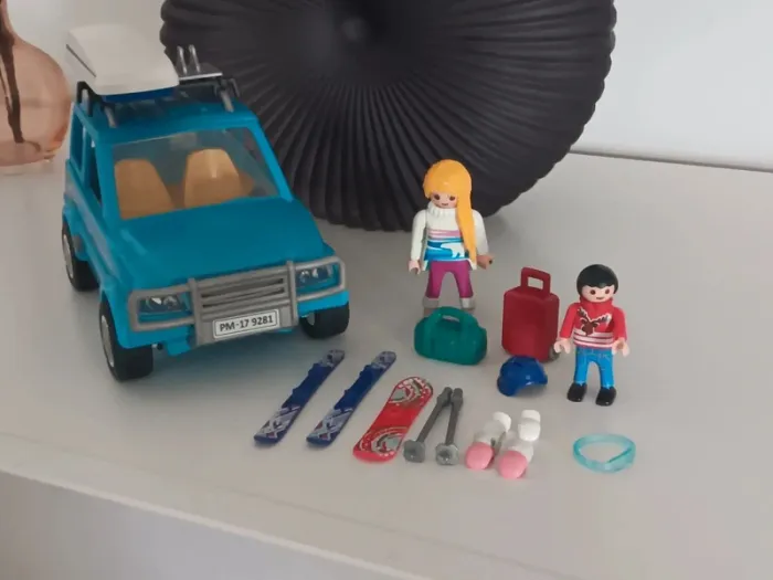 4x4 avec coffre de toit neige playmobil