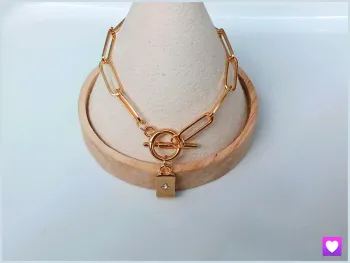 Bracelet doré à breloque strass – Bijou délicat et tendance