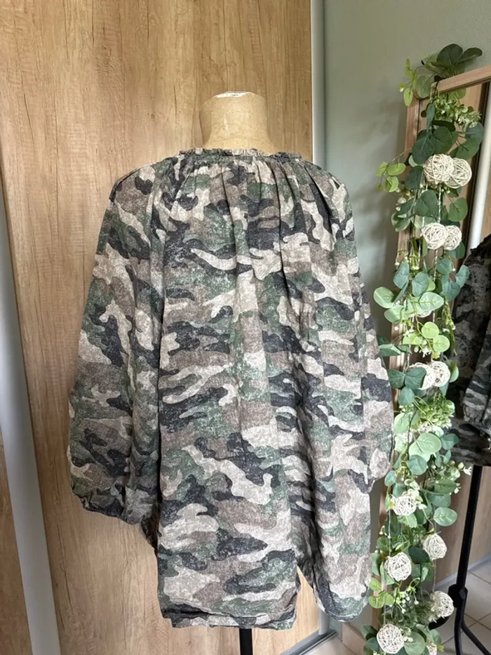 Très belle blouse très oversize camouflage et broderie femme - photo numéro 4