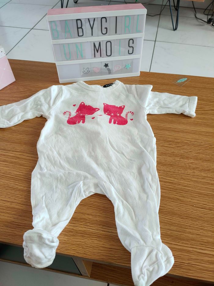 Lot de vêtements un mois fille - photo numéro 3