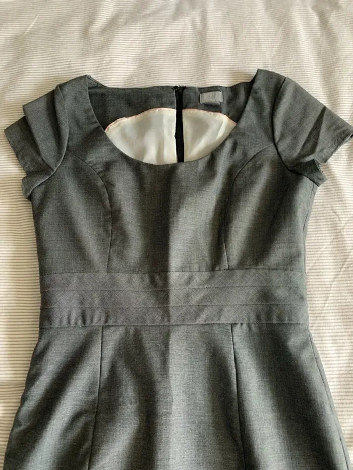 Robe cintrée - photo numéro 2
