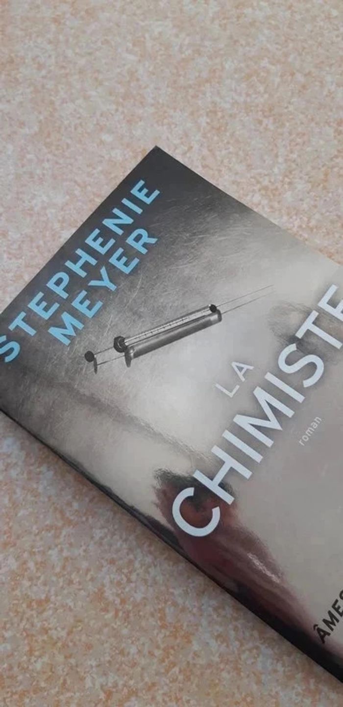 Livre "La Chimiste" Stephenie Meyer - photo numéro 2