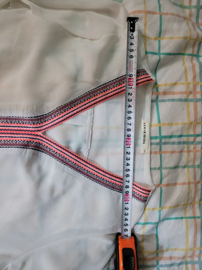 Blouse blanche, col V tressé rose, taille S - photo numéro 6