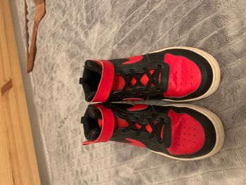 Nike rouge et noir