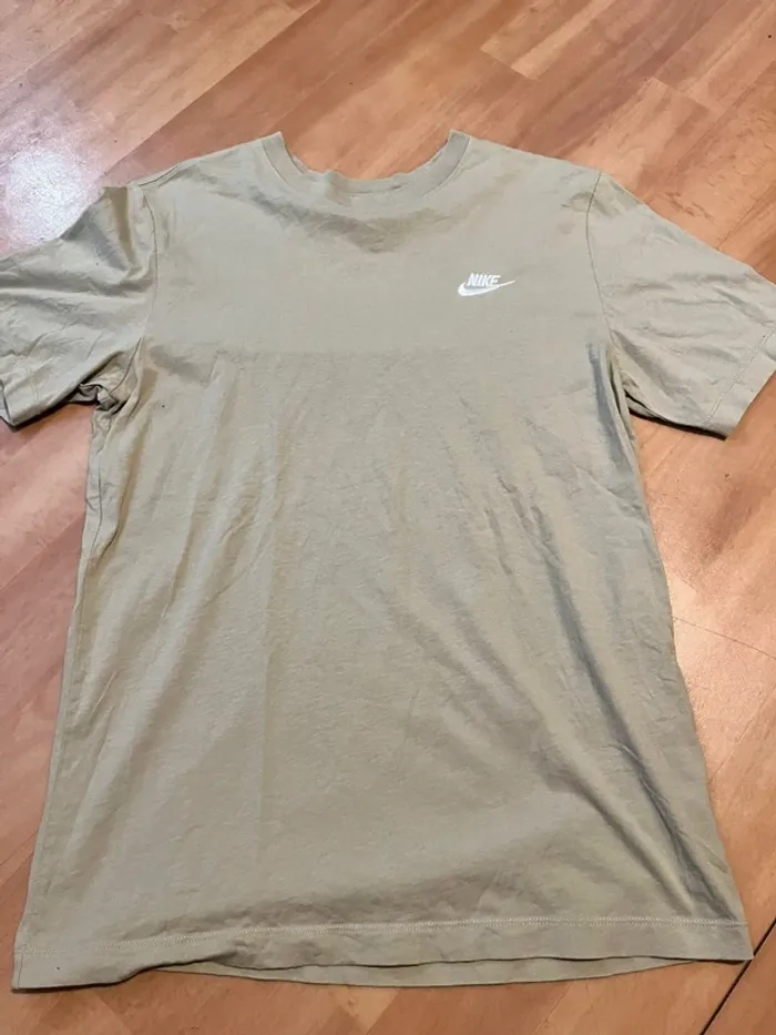 T-shirt nike