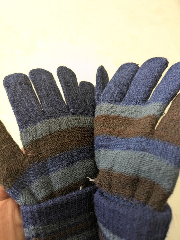 Paire de gants enfant. Taille 4/5 ans - photo numéro 3