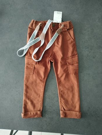Pantalon avec poches et bretelles