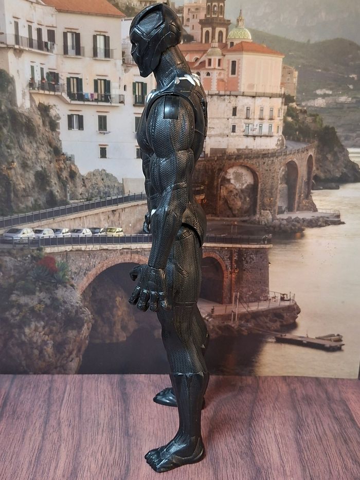 Figurine Titan Hero Series Black Panther 29cm environ - photo numéro 3