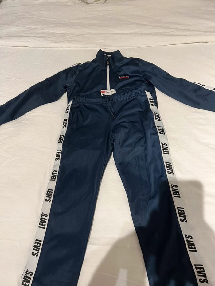Sweat et pantalon Levis costume sport