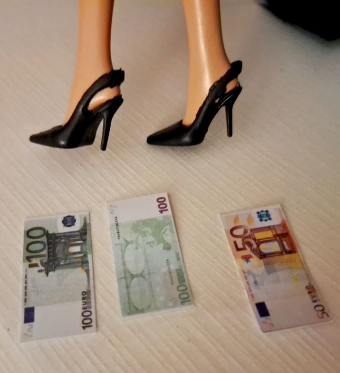 Barbie chic robe cocktail noire et blanche - photo numéro 2