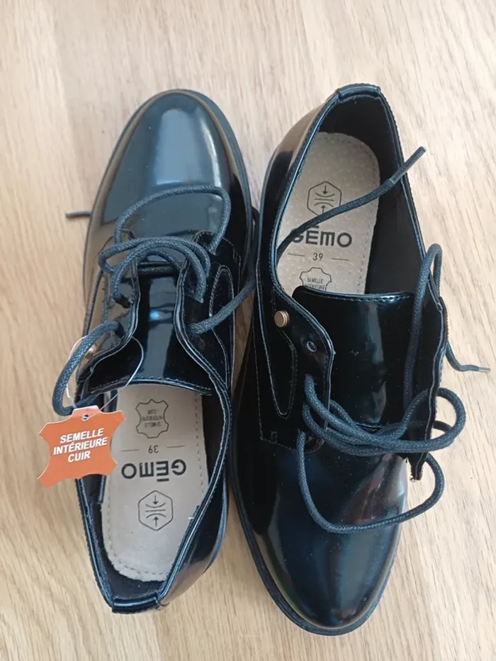 Derbies Vernies Noires de marque GEMO . Neuves avec étiquettes - photo numéro 2