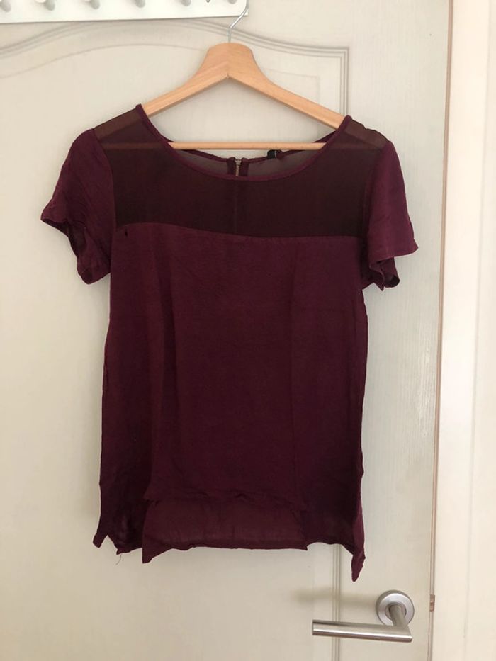 T-shirt bordeaux con trasparenza