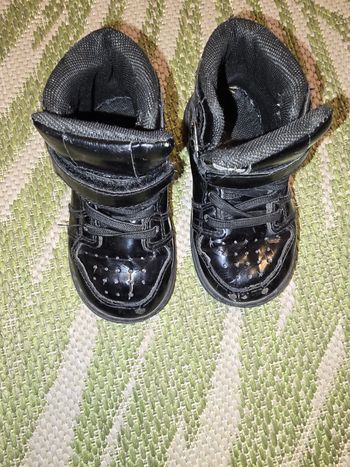 Basket haut noir vernies 