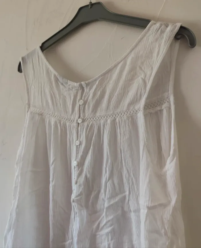 Superbe débardeur blanc avec broderies influx taille 38 - photo numéro 4