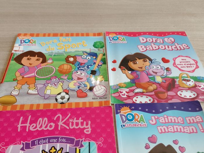 Lot de 4 livres, Dora et hello kitty - photo numéro 2