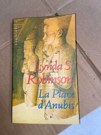 La place d’anubis de lynda s Robinson