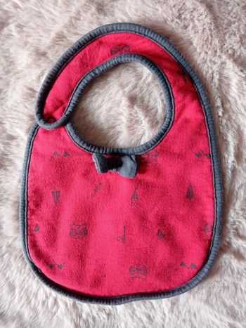 Petit bavoir rouge La Compagnie des Petits.