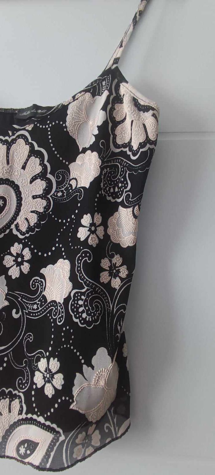 Haut court fleuri  sans manches à bretelles col V " Filles du Monde" Taille 4 - photo numéro 4