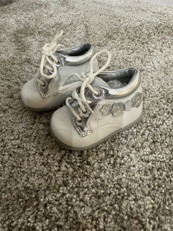 Paire de chaussures pour bébé