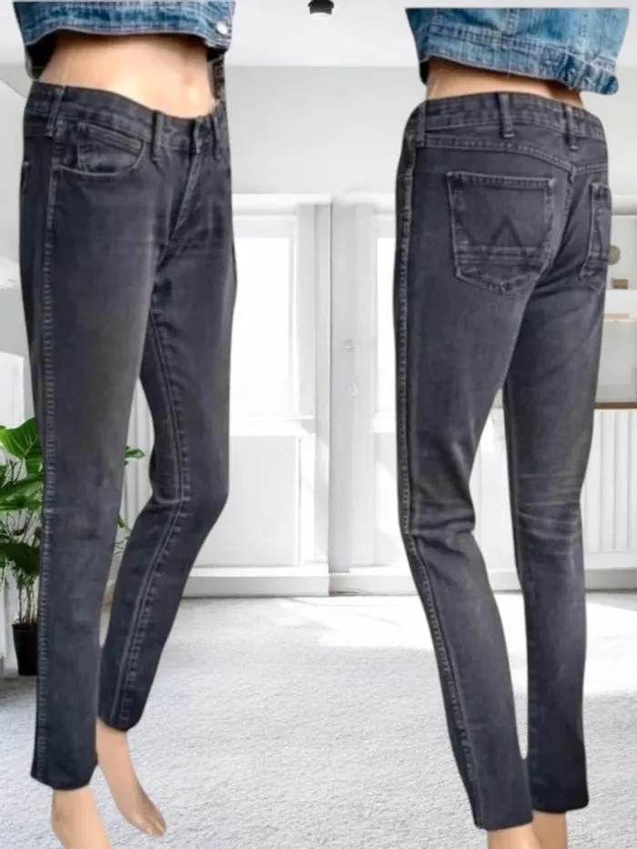 Jean Wrangler ,coupe slim ,taille basse , stretch - photo numéro 2