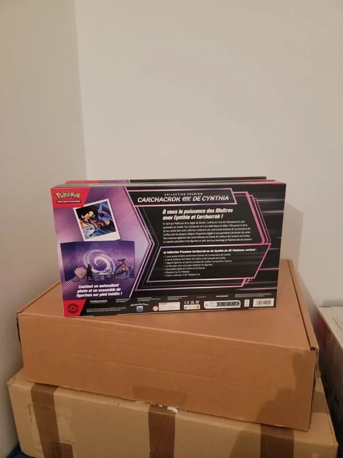 3 x coffrets Pokemon Collection Premium Carchacrock de Cynthia - photo numéro 2