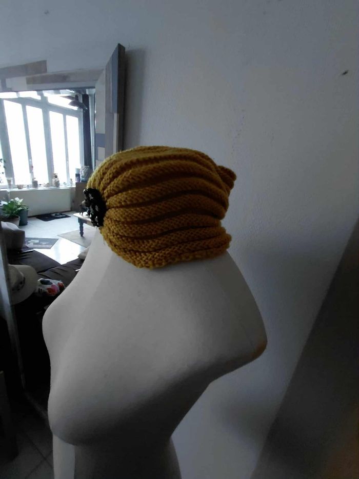 Très joli bonnet femme T U - photo numéro 5