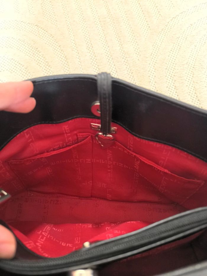 Sac a main cuir noir et rouge Lancaster bon état - photo numéro 9