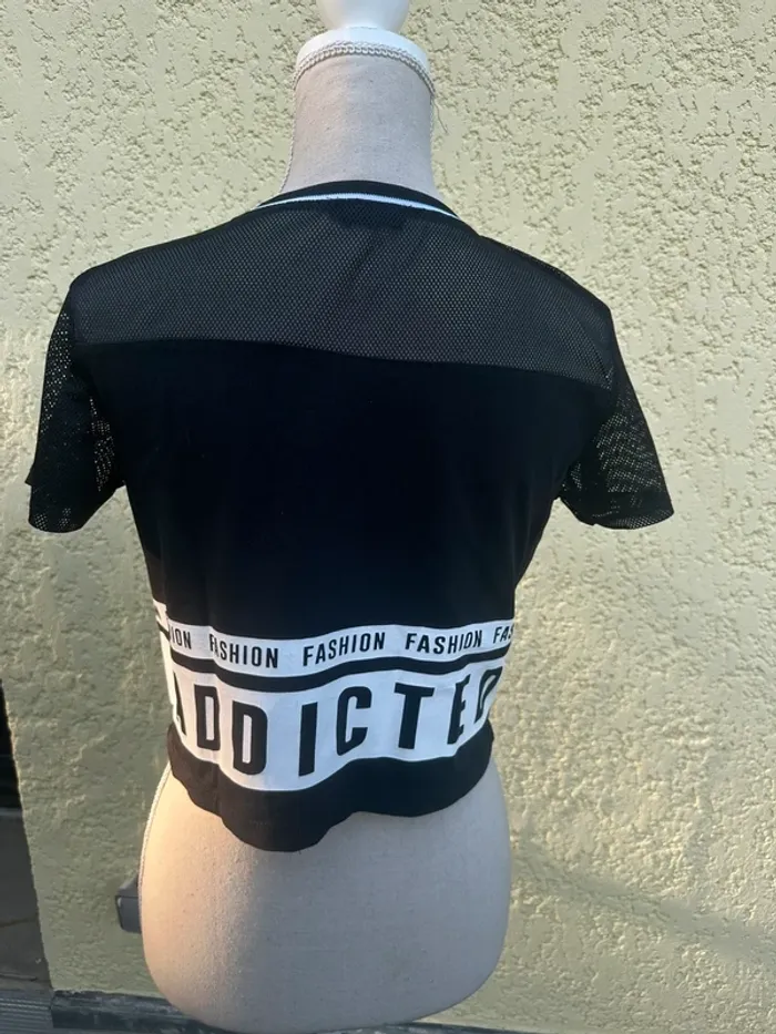 T-shirt court ajouré noir et blanc - Jennyfer - Taille M 🤍🖤 - photo numéro 9