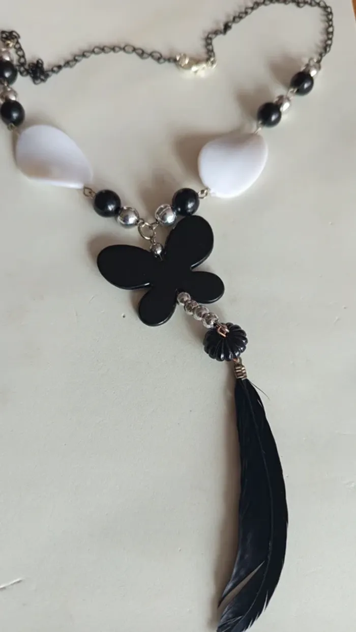 Collier papillon - plume