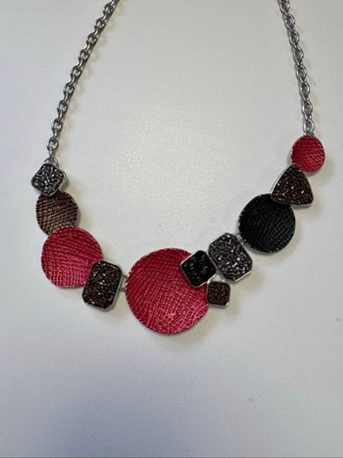 Collier à formes géométriques rouge, noir et marron - photo numéro 2