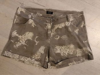 BB11- Short imprimé taupe/beige «  compagnie des aventures » T 46-48 porté 1 h