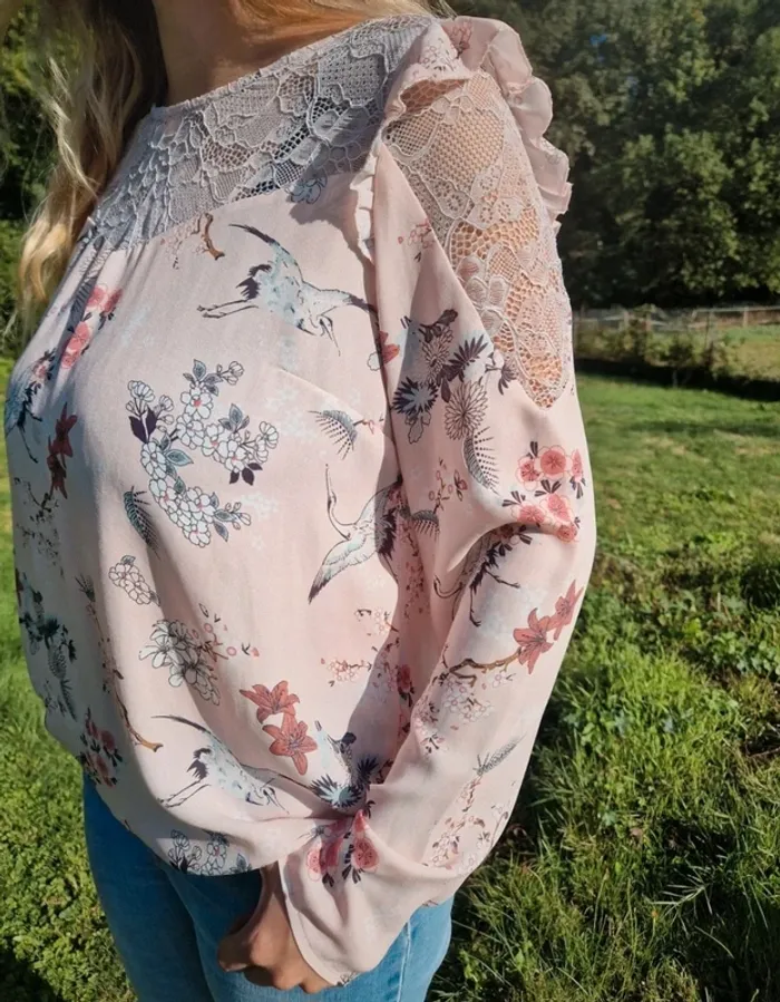 Très belle blouse en dentelle et imprimé floral - Gémo - Taille 38/40 - photo numéro 3