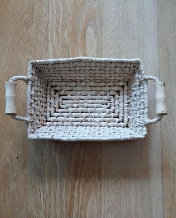 Panière en paille tressée
