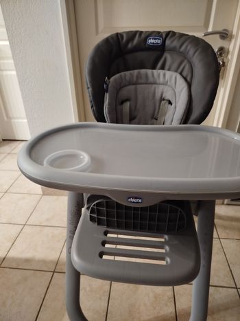 Chaise haute " Chicco "