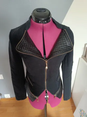Veste noire avec simili