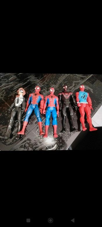 Figurines