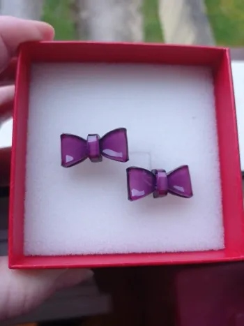 Boucles d'oreilles violette forme de noeud