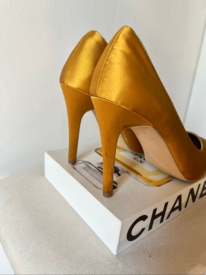 Escarpins satin moutarde Primark T39 BE 🍯 - photo numéro 4