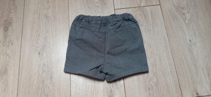 Short gris "habillé" kiabi 3 ans état neuf - photo numéro 3