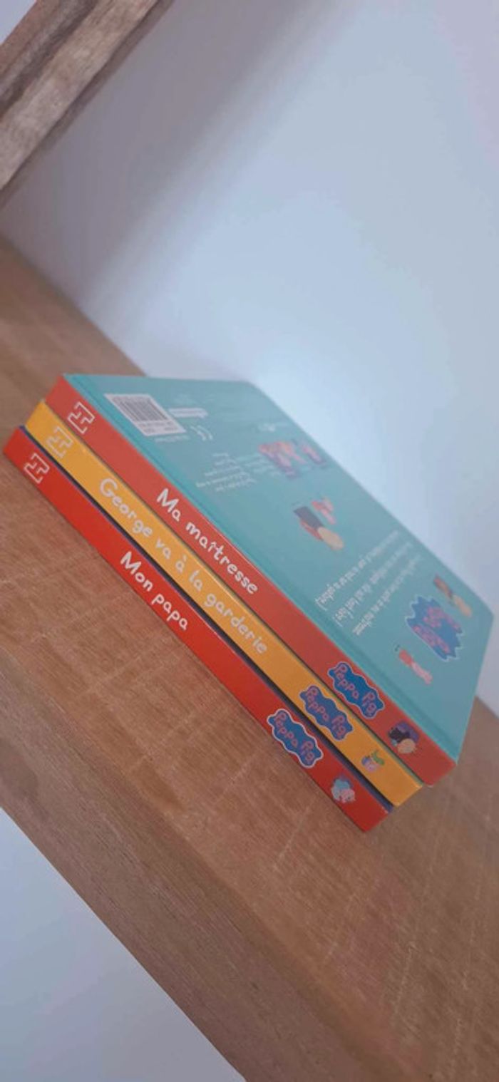 Lot de 3 livres cartonnés