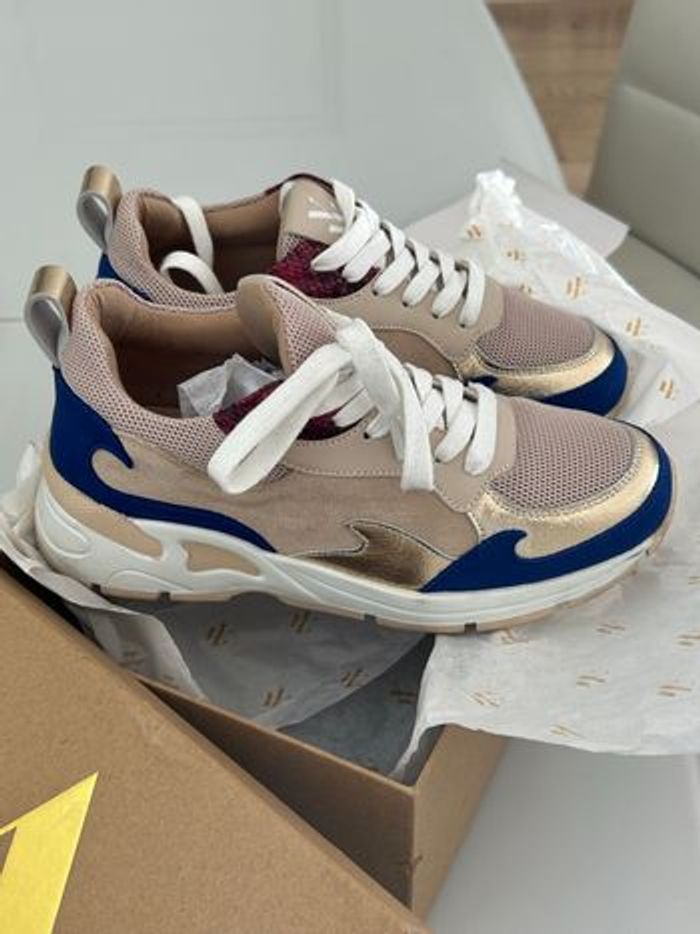 Baskets femme Vanessa Wu / taille 37