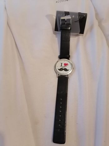 Montre moustache
