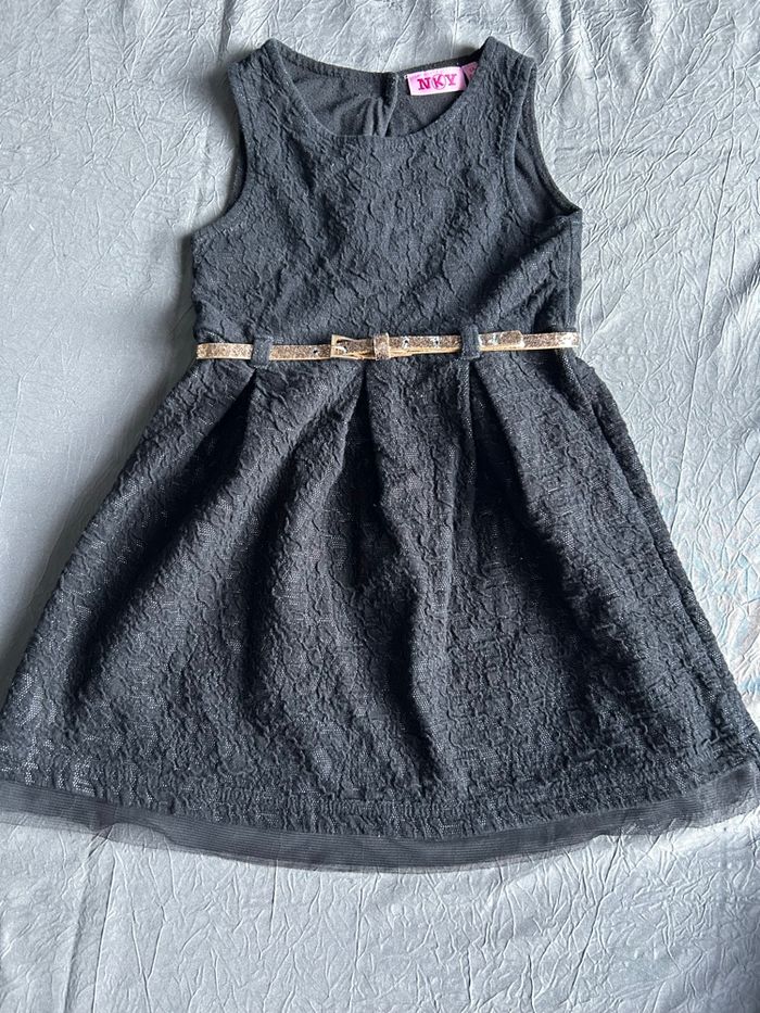 Robe de fête en dentelle petite fille